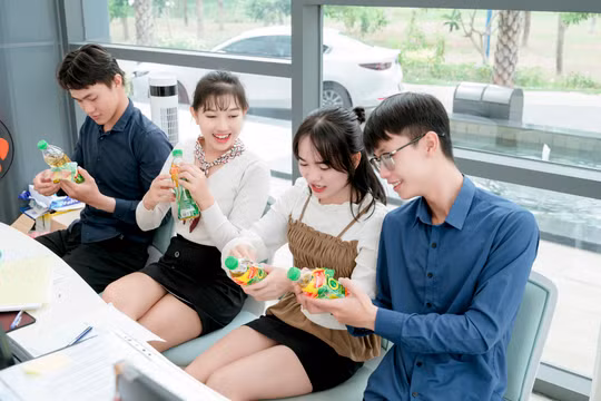 Săn thưởng khủng khi uống Trà Xanh Không Độ để mong có tiền du lịch, mua sắm