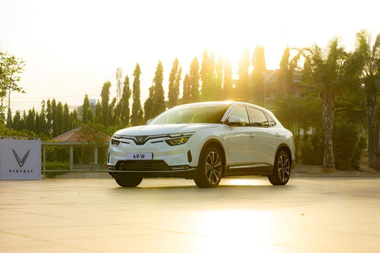 Chủ xe VF 8: Cơ hội tiết kiệm tới 168 triệu đồng, không mua bây giờ thì “tiếc ngẩn ngơ”