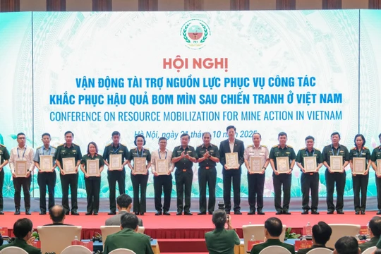 Hòa Phát ủng hộ 1 tỷ đồng khắc phục hậu quả bom mìn sau chiến tranh