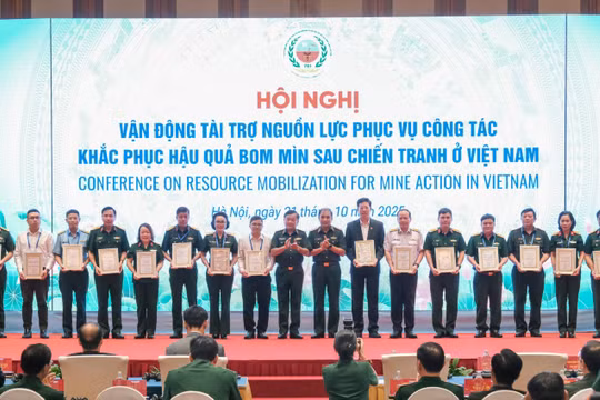 Hòa Phát ủng hộ 1 tỷ đồng khắc phục hậu quả bom mìn sau chiến tranh