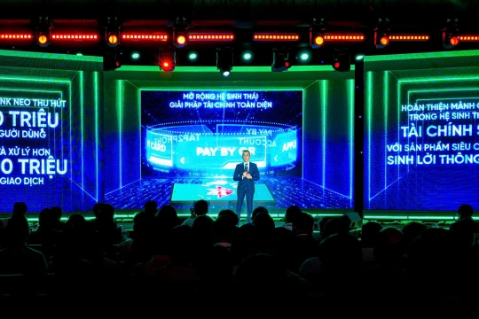 Ngân hàng số toàn năng: VPBank tăng tốc cùng Pay by Account và Tap-to-Phone