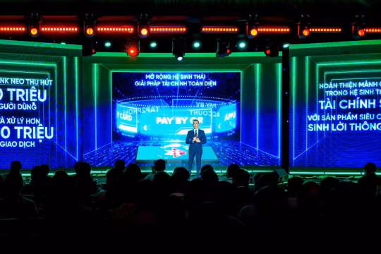 Ngân hàng số toàn năng: VPBank tăng tốc cùng Pay by Account và Tap-to-Phone