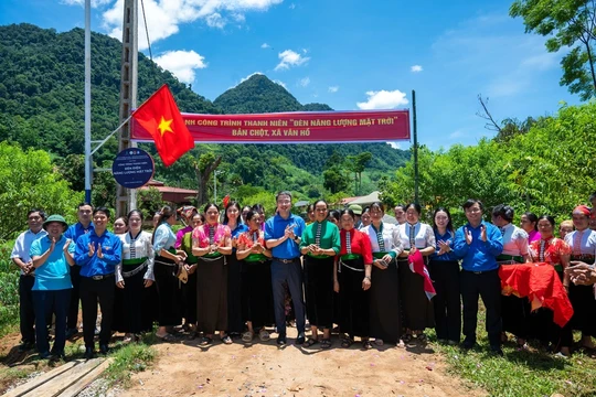 Hành trình “Ánh sáng xanh” thắp sáng mọi nẻo đường Việt Nam