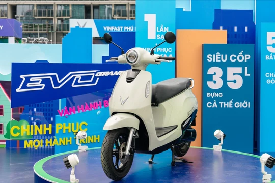 Vinfast bảo hành chính hãng 6 năm cho xe - 8 năm cho pin xe máy điện