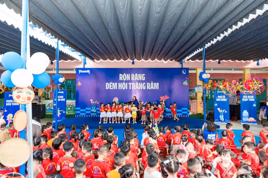 Vinamilk thắp sáng mùa trăng, gửi trọn yêu thương đến trẻ em Việt 