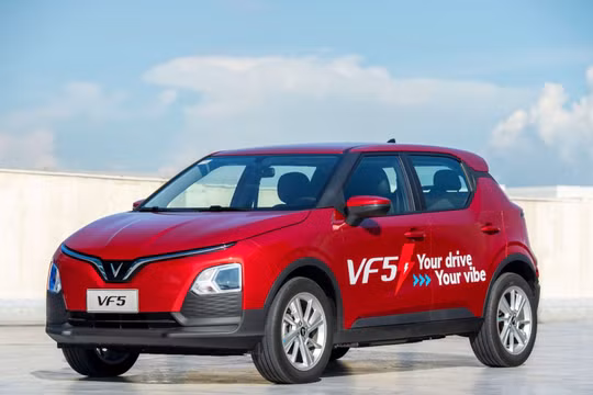 Tài xế mua xe VinFast VF 5 hoặc Herio Green để kinh doanh dịch vụ trên nền tảng Xanh SM Platform có thể nhận xe ngay với 0 đồng vốn đối ứng và trả góp cố định chỉ từ 9,1 triệu đồng/tháng trong vòng 5 năm.