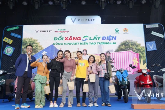 Một năm không tốn tiền sạc, công nhân Đồng Nai tranh thủ “lên đời” xe máy VinFast