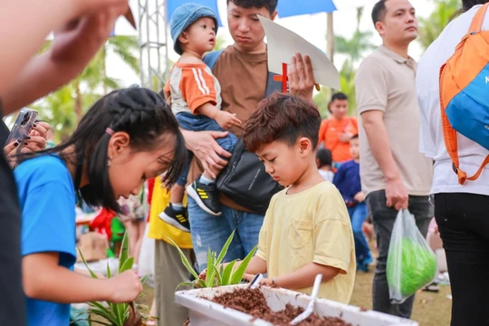 Sống lại tuổi thơ cùng “Lễ hội mùa hè Eco Central Park 2025”