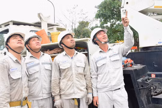 Lực lượng đặc biệt của EVNHANOI giữ nhịp sống Thủ đô không gián đoạn