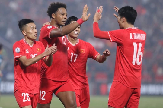 SHB thuê chuyến bay đưa cổ động viên sang Thái Lan tiếp lửa đội tuyển Việt Nam