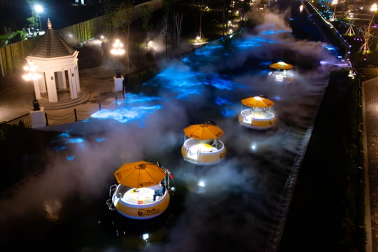 Lạc vào thế giới cổ tích trên Dòng sông Ánh sáng tại TP Thiên niên kỷ T&T City Millennia