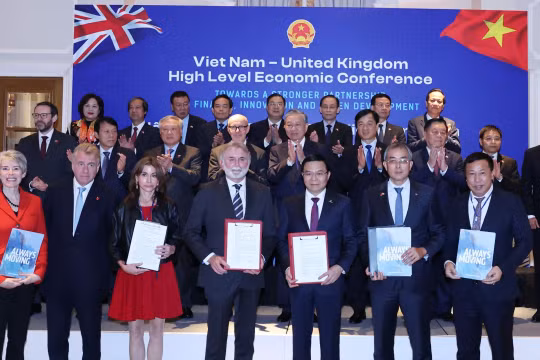 Dưới sự chứng kiến của Tổng Bí thư Tô Lâm, Vietnam Airlines đã ký kết hai bản ghi nhớ hợp tác quan trọng với Dàn nhạc Giao hưởng London và Tổ chức thiện nguyện Facing The World.