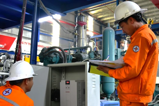 EVNHANOI triển khai hàng loạt chương trình, giải pháp tiết kiệm điện với sự tham gia từ khách hàng