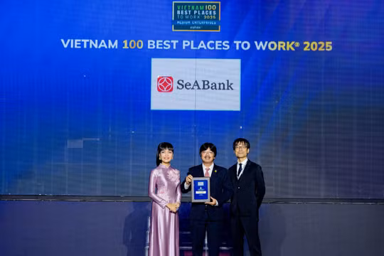 Hai giải thưởng uy tín ghi nhận nỗ lực đặt con người lên hàng đầu của SeABank