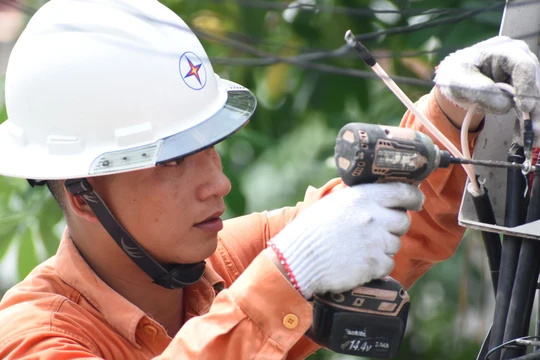 EVNHANOI nỗ lực vận hành, đảm bảo cấp điện cao điểm hè 2025