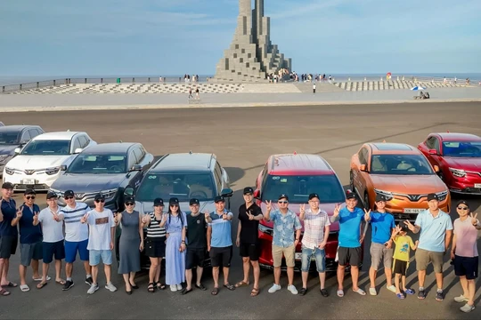 Vinfast tặng quà Tết Ất Tỵ, tri ân toàn bộ khách hàng sở hữu ô tô Vinfast trước ngày 31/12/2024 