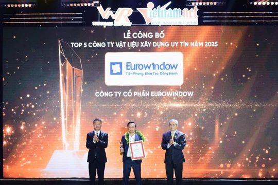 Eurowindow 9 năm vững vàng Top 5 công ty VLXD uy tín 