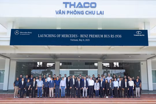 THACO AUTO xuất khẩu xe bus cao cấp Mercedes-Benz sang Thái Lan