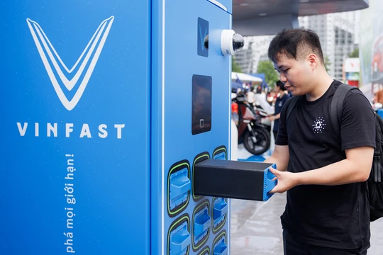 Trạm sạc muôn nơi, sạc xe máy điện tiện như đổ xăng