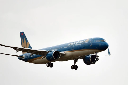 Nhiều chuyến bay bị ảnh hưởng do cơn bão Ragasa