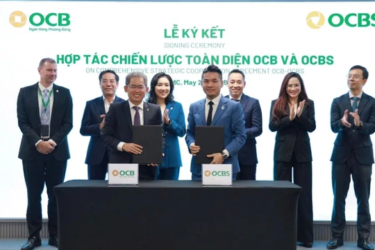 Ngân hàng ''bắt tay'' công ty chứng khoán: Gia tăng lợi ích cho khách hàng