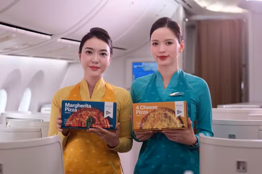 Vietnam Airlines phục vụ pizza 4P’s trên chuyến bay từ tháng 12