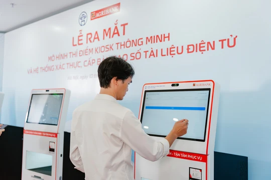  Agribank đồng hành cùng TP Hà Nội trong chuyển đổi số, tài trợ Kiosk thông minh