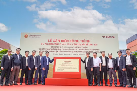 Lễ gắn biển công nhận công trình Bến cảng 5 vạn tấn, cảng quốc tế Chu Lai