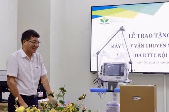 EVNFinance trao tặng máy thở di động hiện đại cho Bệnh viện Nhi Trung ương