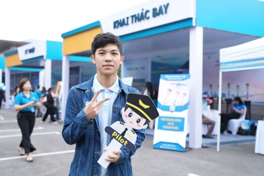 Vietnam Airlines tổ chức thành công Ngày hội việc làm 2025 lần đầu tiên