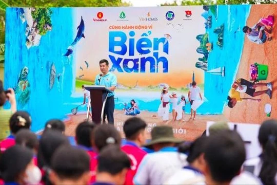 Gần 10.000 người Vingroup và tình nguyện viên ra quân làm sạch bờ biển tại 28 tỉnh, thành phố 