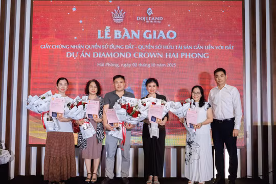Bàn giao sổ hồng cho cư dân Diamond Crown Hai Phong 