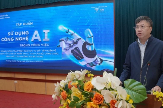 UBND phường Hai Bà Trưng phát động phong trào “Bình dân học vụ số”, thúc đẩy kỹ năng số cho cán bộ