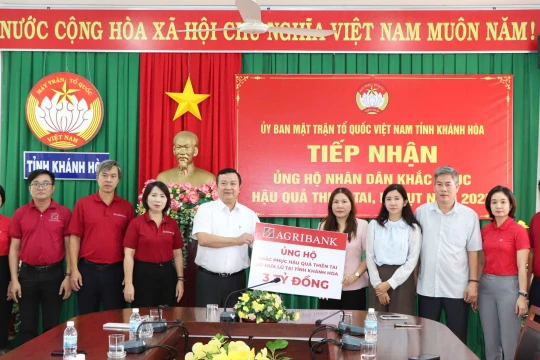 Ngay trong tâm lũ, Agribank hỗ trợ khẩn cấp 11 tỷ đồng các tỉnh Nam Trung Bộ và Tây Nguyên 