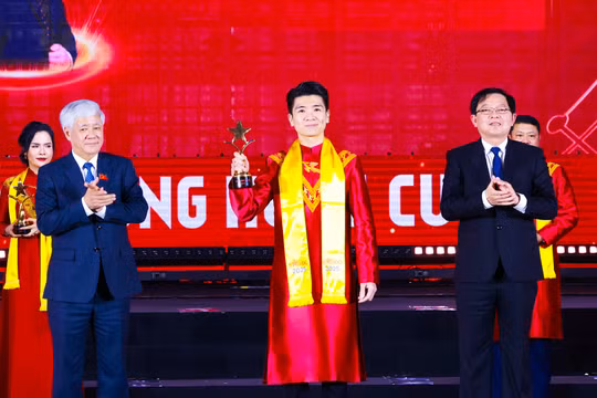 Doanh nhân Đỗ Quang Vinh được vinh danh trong TOP 10 Giải thưởng Sao Đỏ 2025