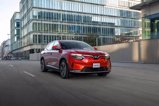 VinFast VF 8: Mạnh như xe giá vài tỷ đồng, đi xa không cần sạc giữa đường