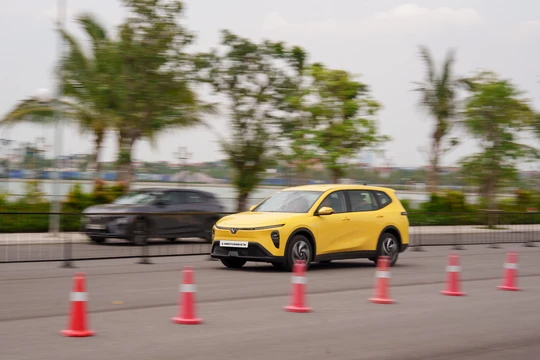 Vinfast lập kỷ lục Việt Nam - Cán mốc 100.000 ô tô bán ra trong 3 quý đầu năm 