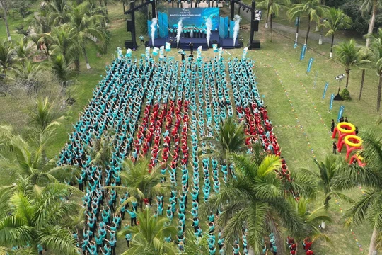 Ngày hưởng ứng bác tài xanh công nghệ: Tôn vinh tài xế xe xanh 