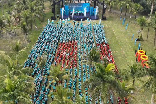 Ngày hưởng ứng bác tài xanh công nghệ: Tôn vinh tài xế xe xanh 