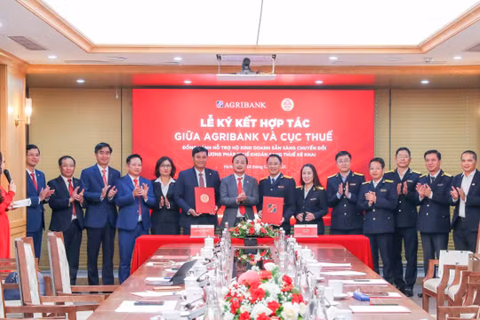Agribank và Cục Thuế ký kết hợp tác hỗ trợ hộ kinh doanh chuyển đổi từ thuế khoán sang thuế kê khai
