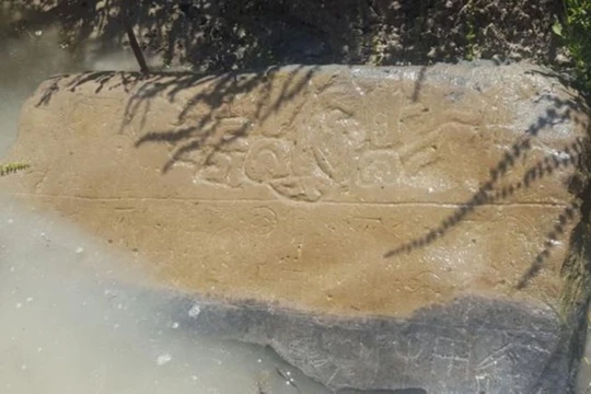 Tấm bia đá tồn tại ký hiệu thể hiện vương quốc bí ẩn hơn 3.000 năm tuổi ở Thổ Nhĩ Kỳ. Ảnh: Internet