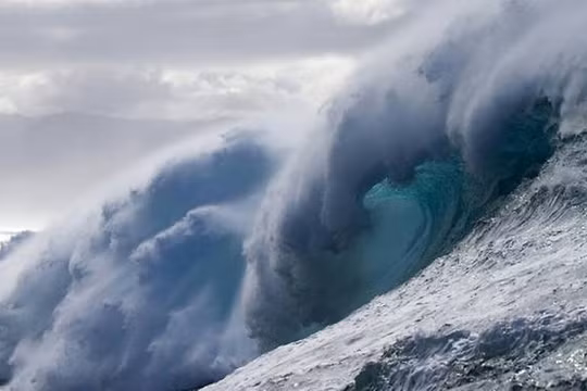 Đại dương đang nóng lên từng giây, đe dọa sự sống của nhiều loài sinh vật biển, gây ra các cơn bão với cấp độ mạnh. Ảnh: AFP