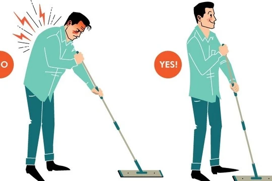 Tư thế lau dọn nhà cửa sai cách dễ dẫn đến bệnh đau lưng. Ảnh minh họa: Internet