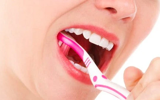 Hướng dẫn đánh răng đúng cách và những lưu ý cần biết. Ảnh: Boldsky