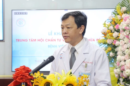 Bác sĩ Nguyễn Tri Thức - Giám đốc BV Chợ Rẫy phát biểu tại buổi khai trương Trung tâm khám chữa bệnh từ xa. Ảnh: BVCC