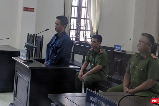 Bị cáo Nguyễn Tiến Dũng tại phiên tòa sáng nay. Ảnh: Hiếu Nguyễn