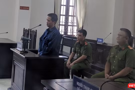 Bị cáo Nguyễn Tiến Dũng tại phiên tòa sáng nay. Ảnh: Hiếu Nguyễn