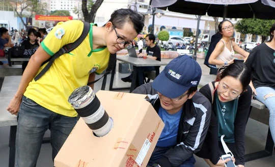 Các thiết bị dùng để xem nhật thực an toàn cho đôi mắt. Ảnh: Internet