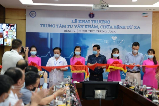 Lễ Khai trương Trung tâm tư vấn, khám chữa bệnh từ xa tại BV Nội tiết Trung ương. Ảnh: BVCC