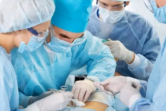 Nhiều phụ nữ bị biến chứng vùng kín nặng nề khi làm đẹp tại các cơ sở "chui". (Ảnh minh họa: Internet)